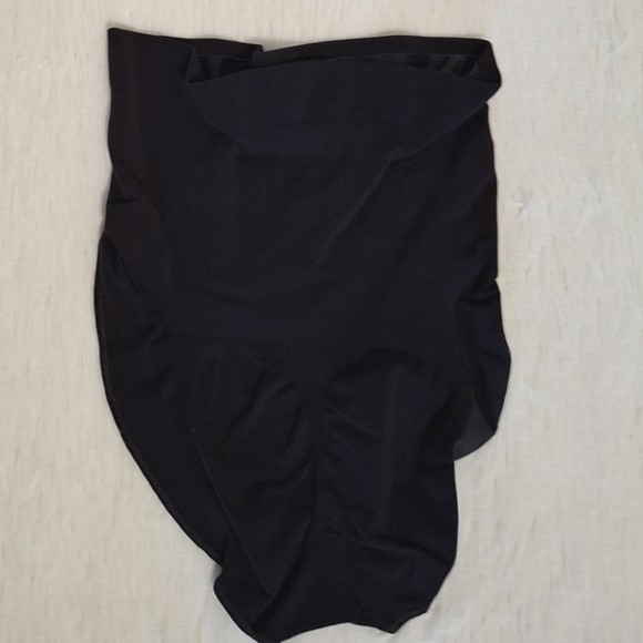 Skims Seamless Sculpt Mid Waist Brief - Picture 5 of 5